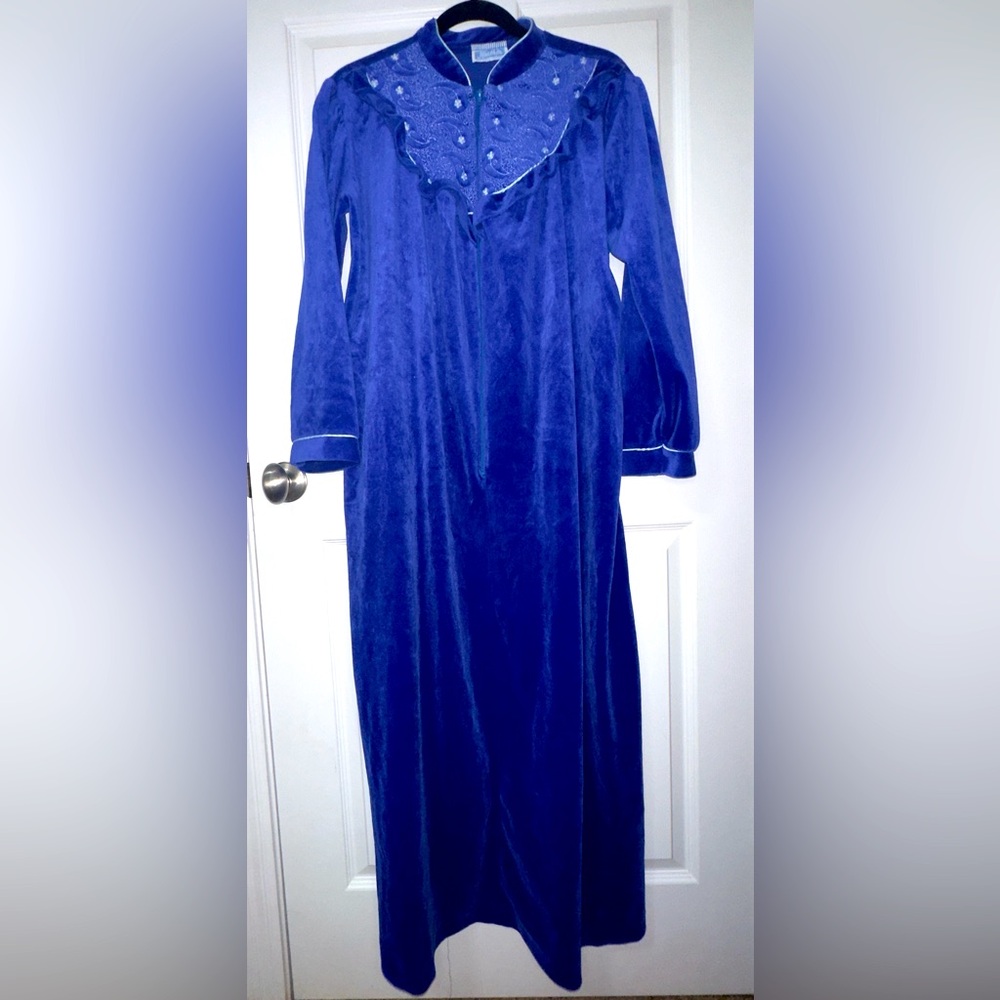 Heather VTG House Coat Robe Cobalt blue velvet night with ruffles paisley Zipper